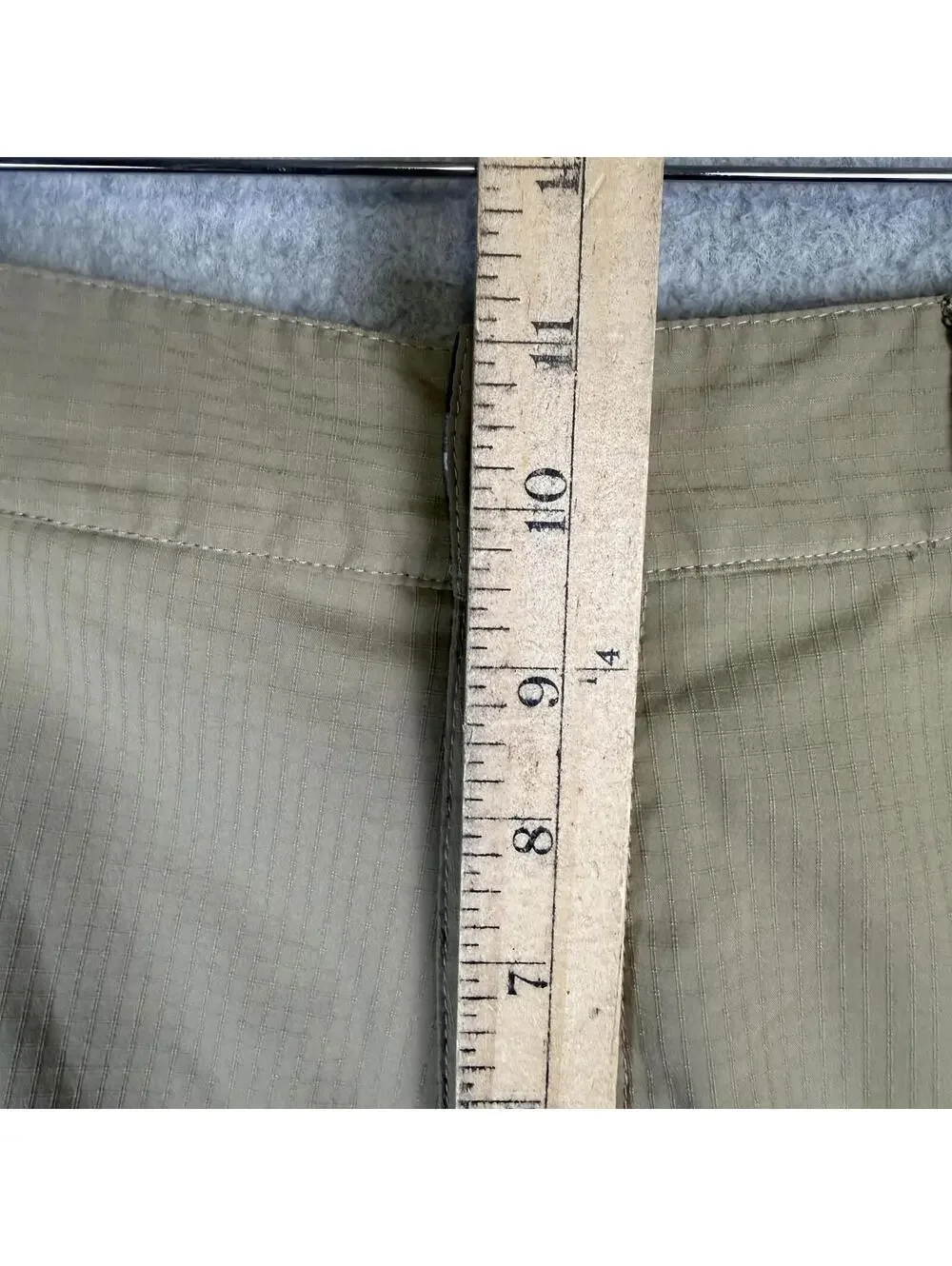 Under Armour Men's Size 32 Cargo Utility Shorts Pockets